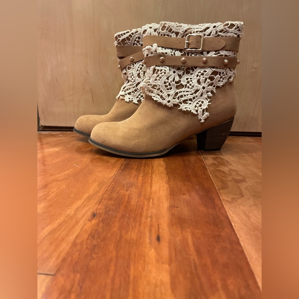 Booties lace